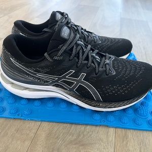 ASICS Gel-Kayano 28 Size 9